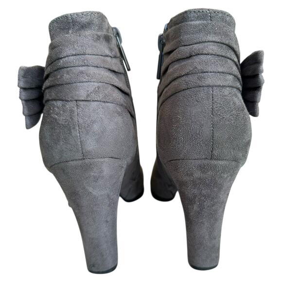Women's Heels Size 7.5 Gray Ankle Bootie Bow Soft Suede - Picture 4 of 8